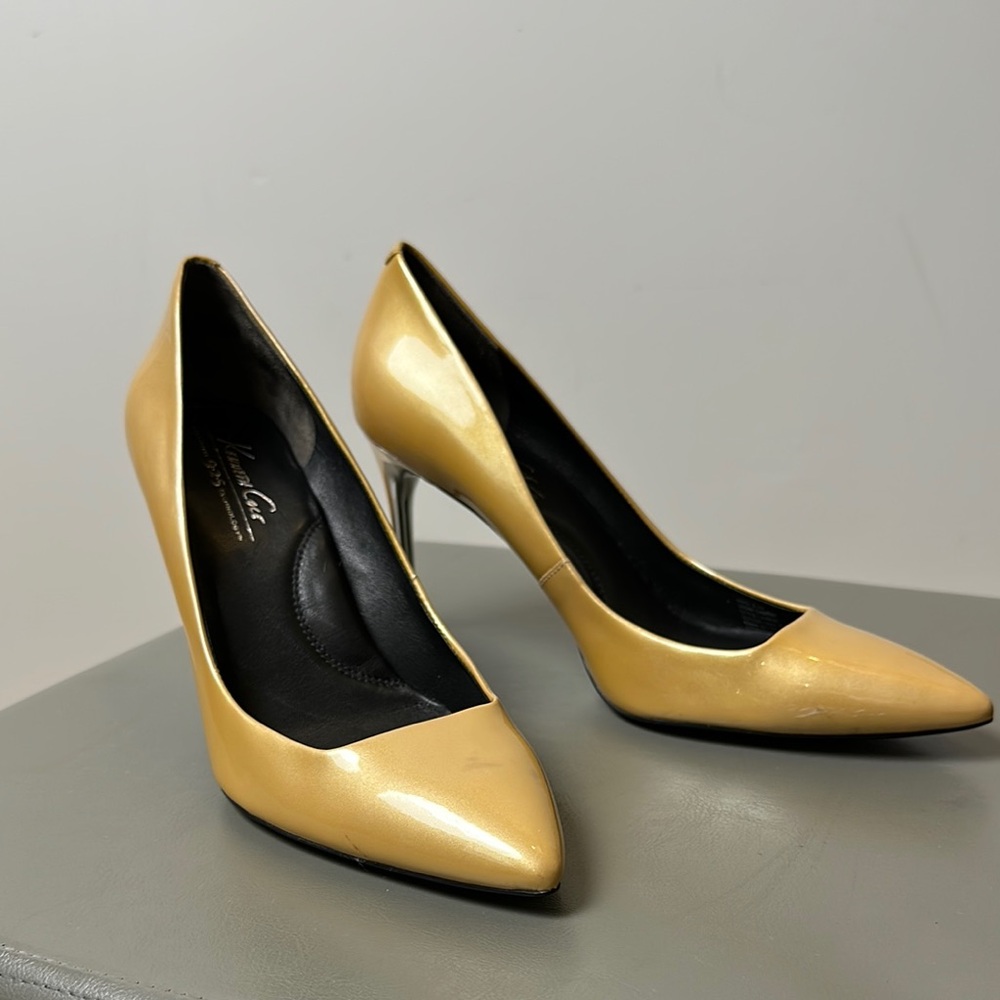 Kenneth Cole Gold Pointed Toe Heels